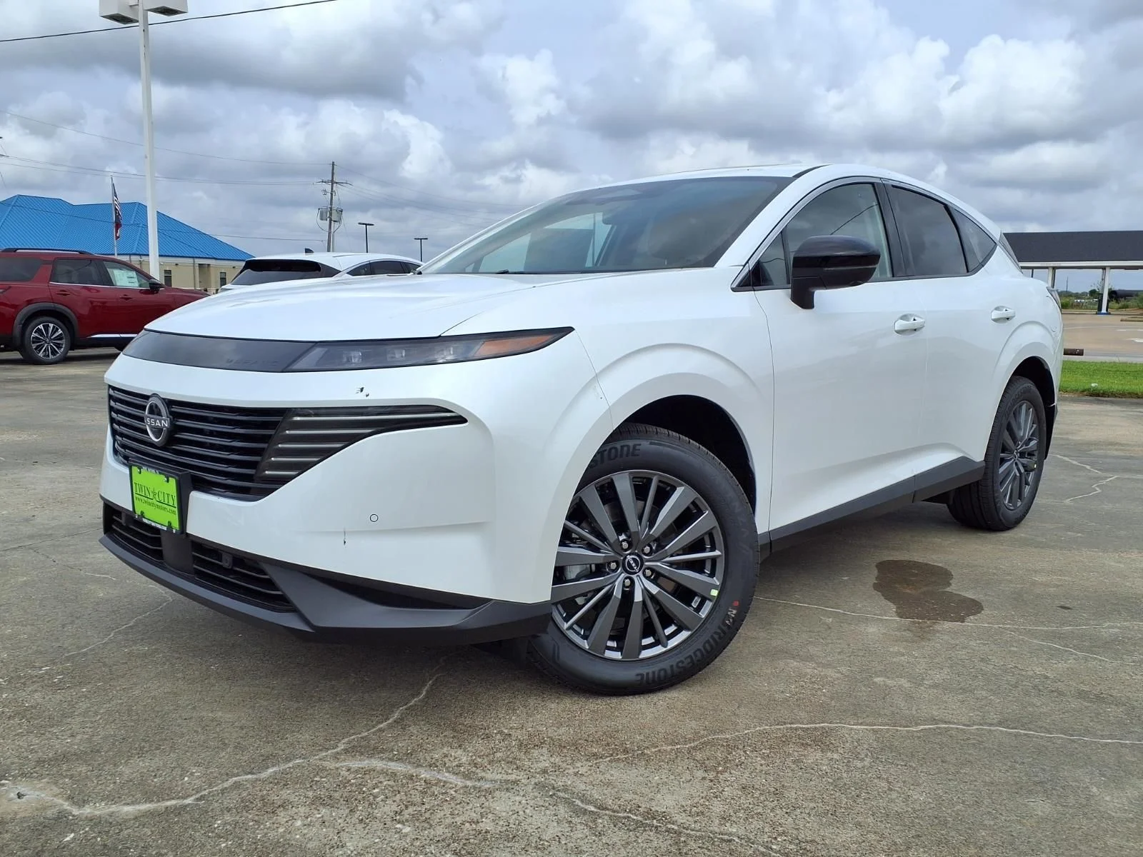 New 2026 White Nissan SL image 2