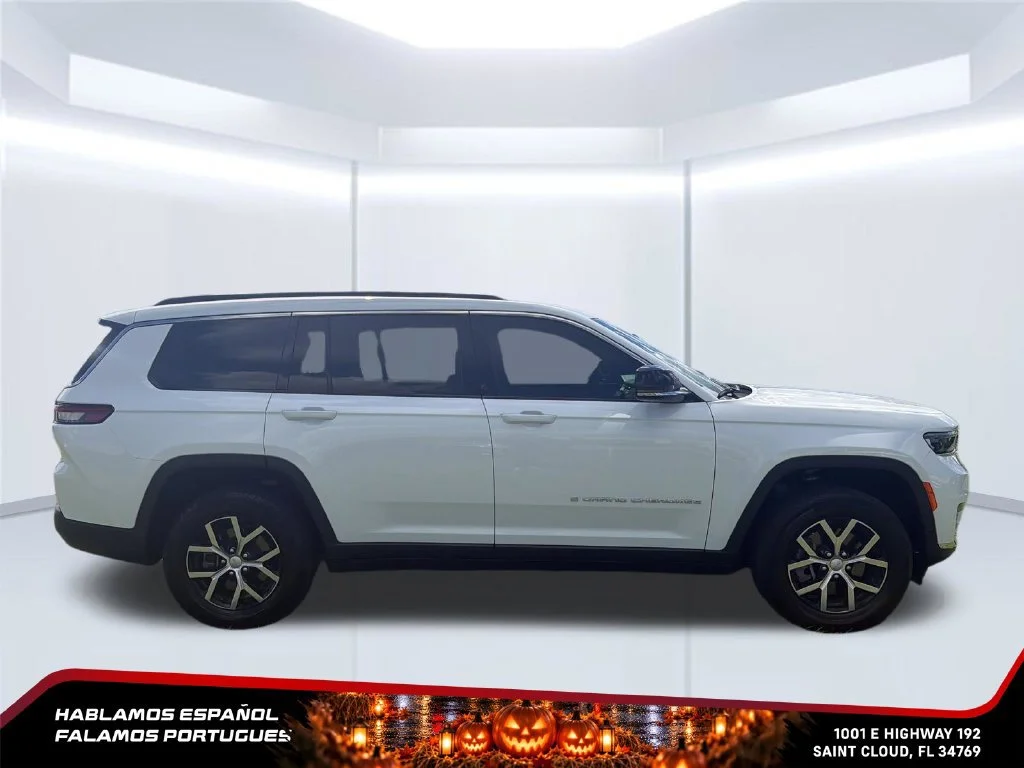 Used 2025 White Jeep Limited 4x4 image 6
