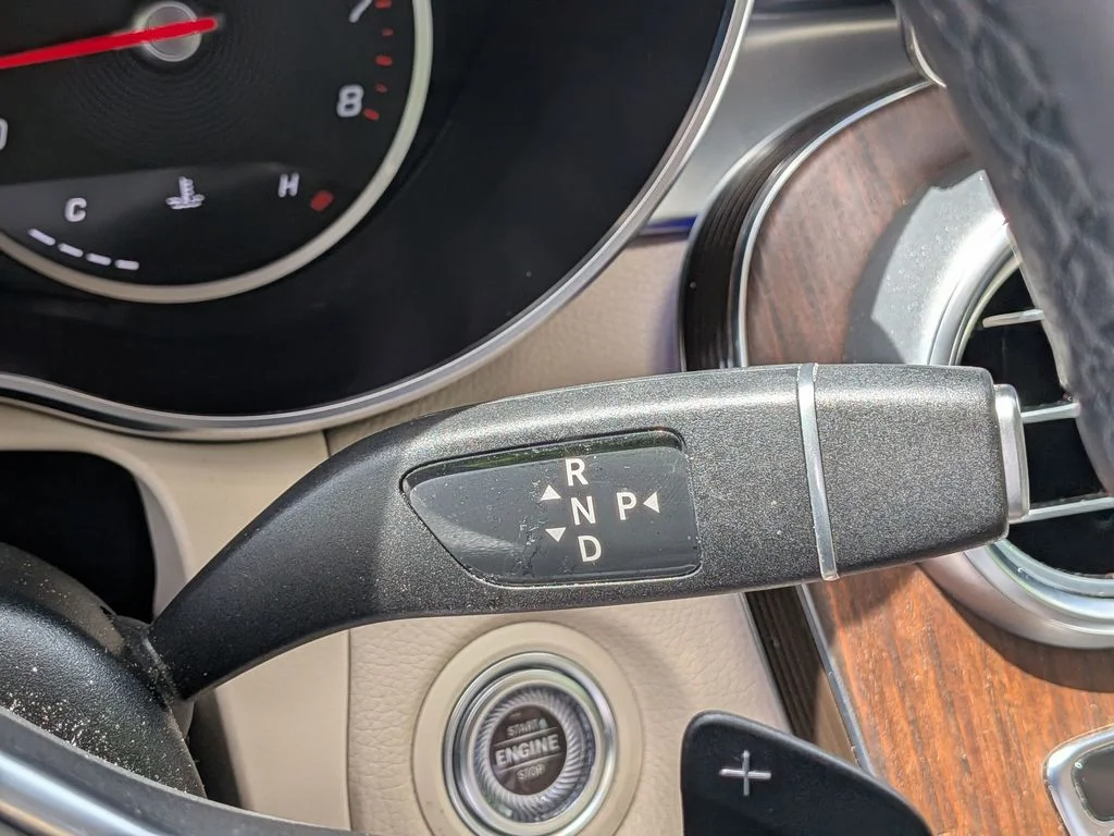 Used 2022  Mercedes-Benz GLC 300 image 21
