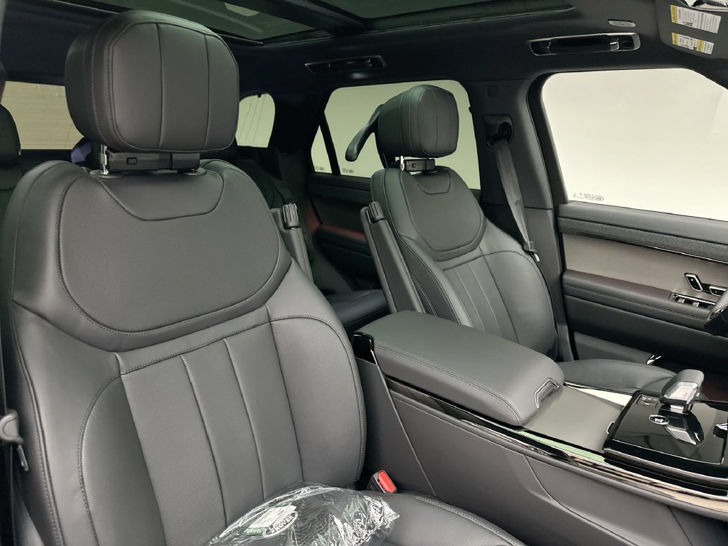 New 2027 Santorini Black Metallic Land Rover Dynamic SE image 6