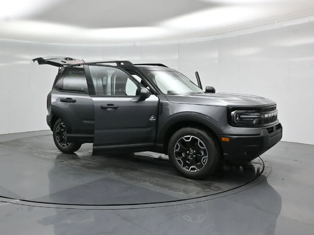New 2026 Carbonized Gray Metallic Ford Outer Banks image 30