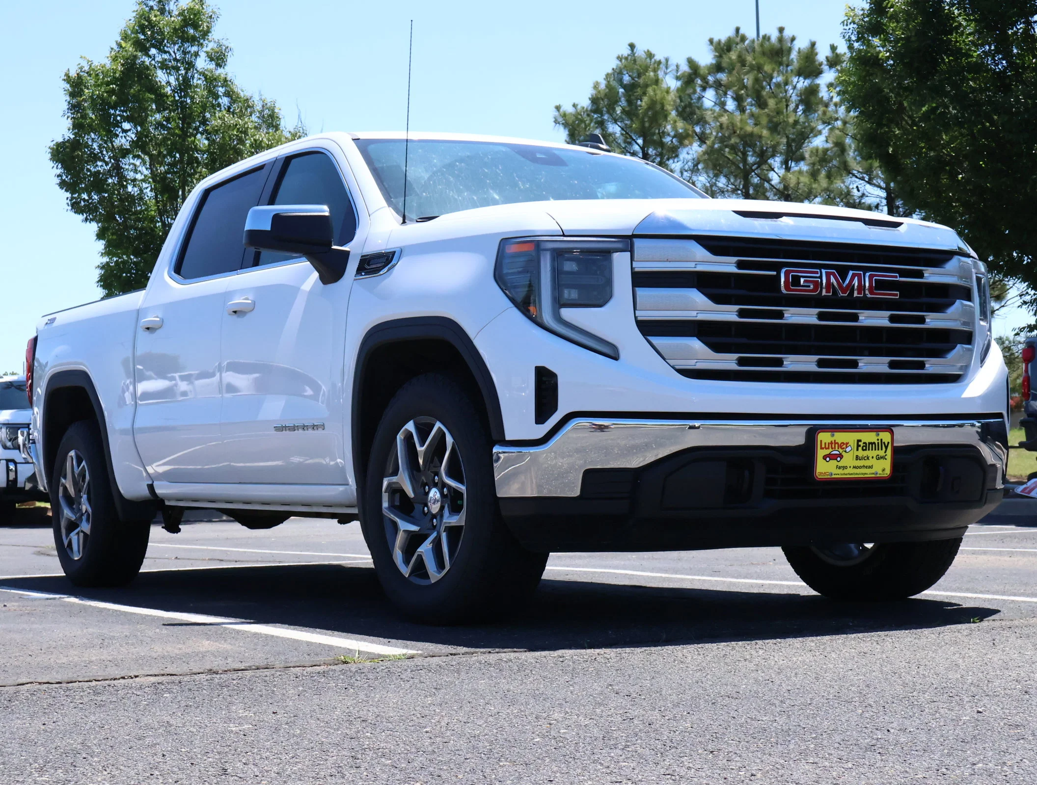 2023 GMC Sierra 4WD Crew Cab Short Box SLE's photo