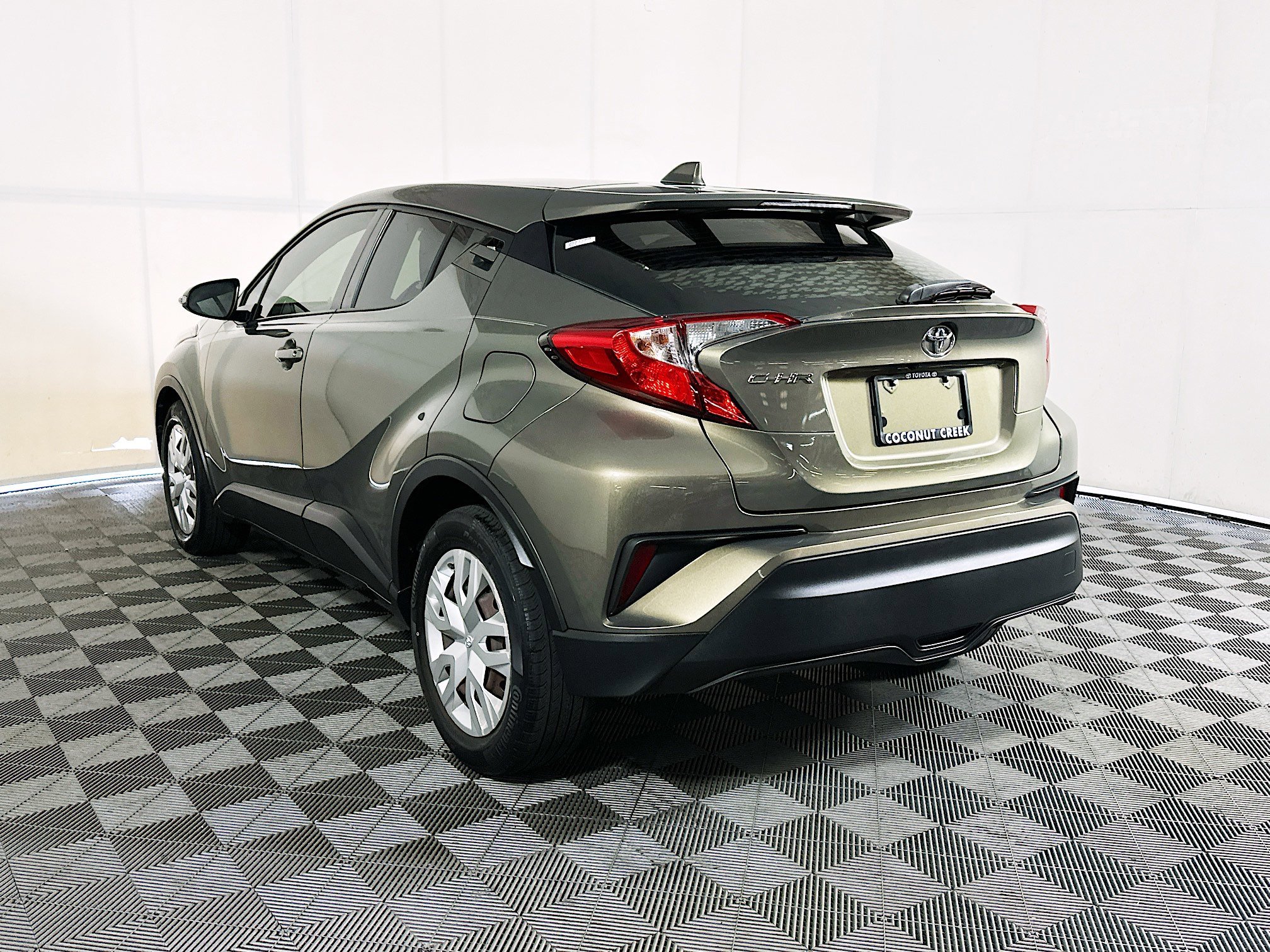 Used 2021 Bronze Toyota LE image 5