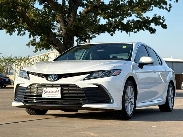 Used 2023 White Toyota LE image 3