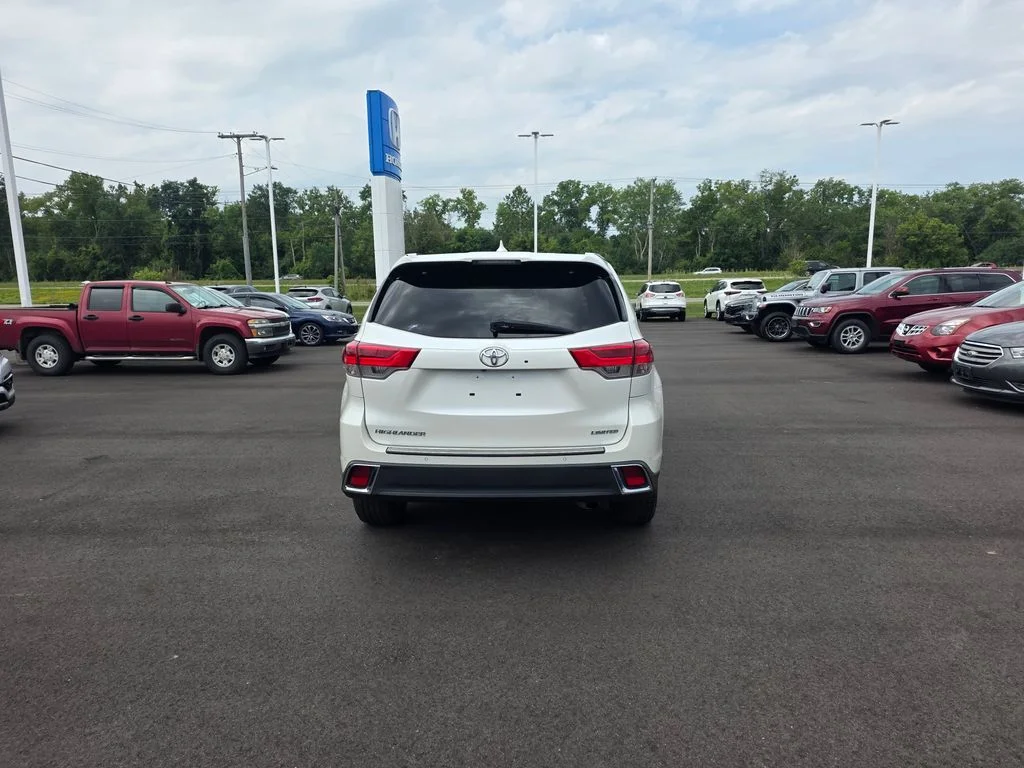 Used 2017 Blizzard Pearl Toyota Limited image 4