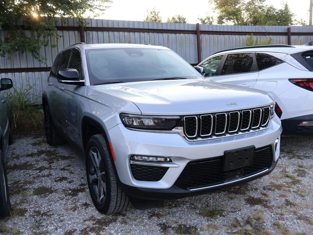 Used 2024 Silver Jeep Limited image 11