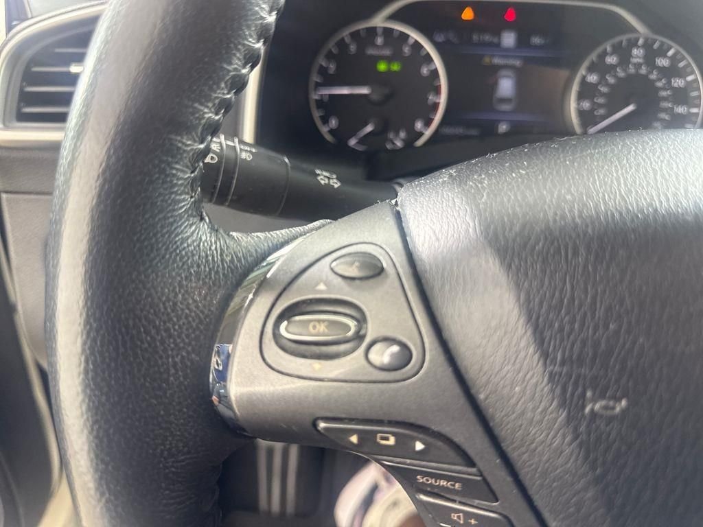 Used 2020 White Nissan SL image 31