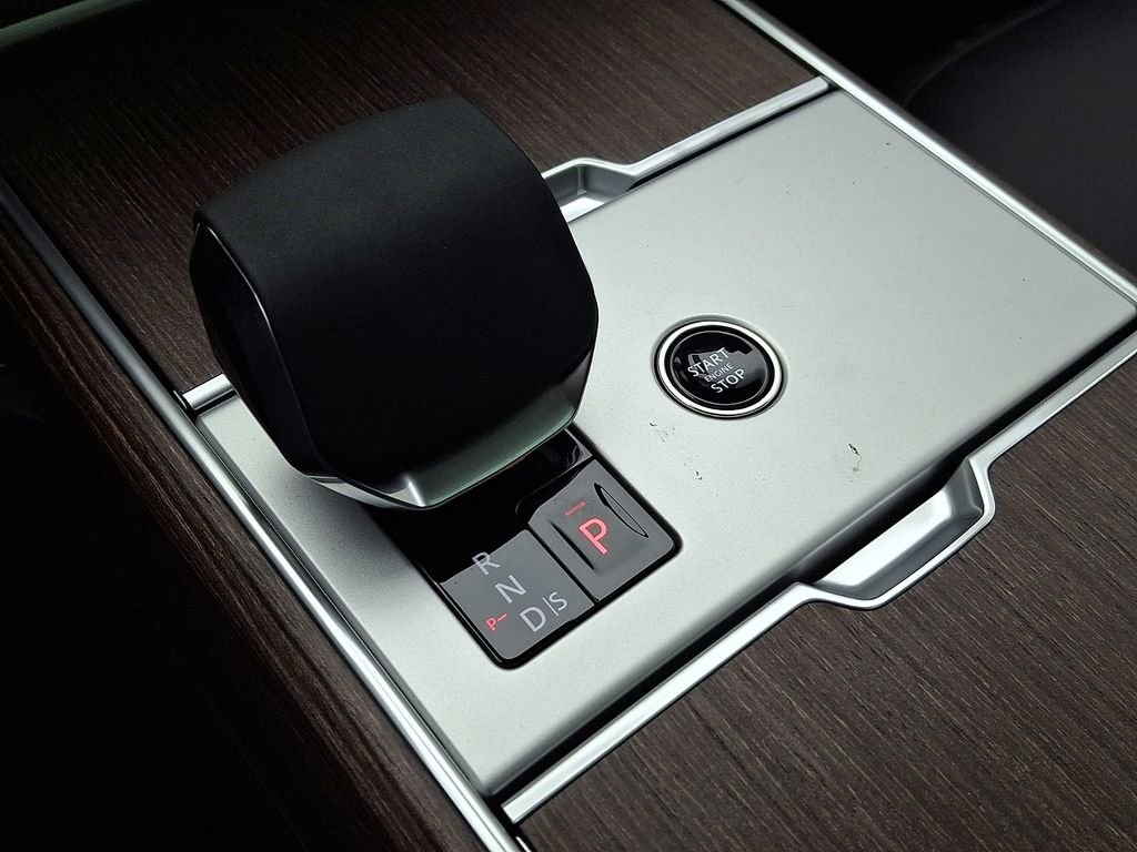 New 2026 Fuji White Land Rover SE image 12