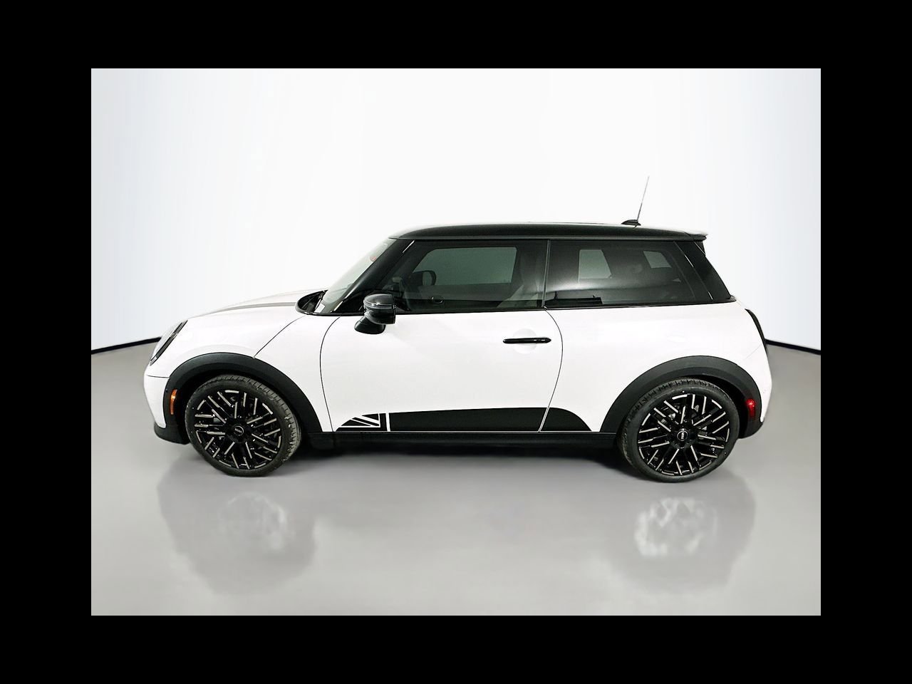 New 2026 Nanuq White Metallic MINI ICONIC image 8