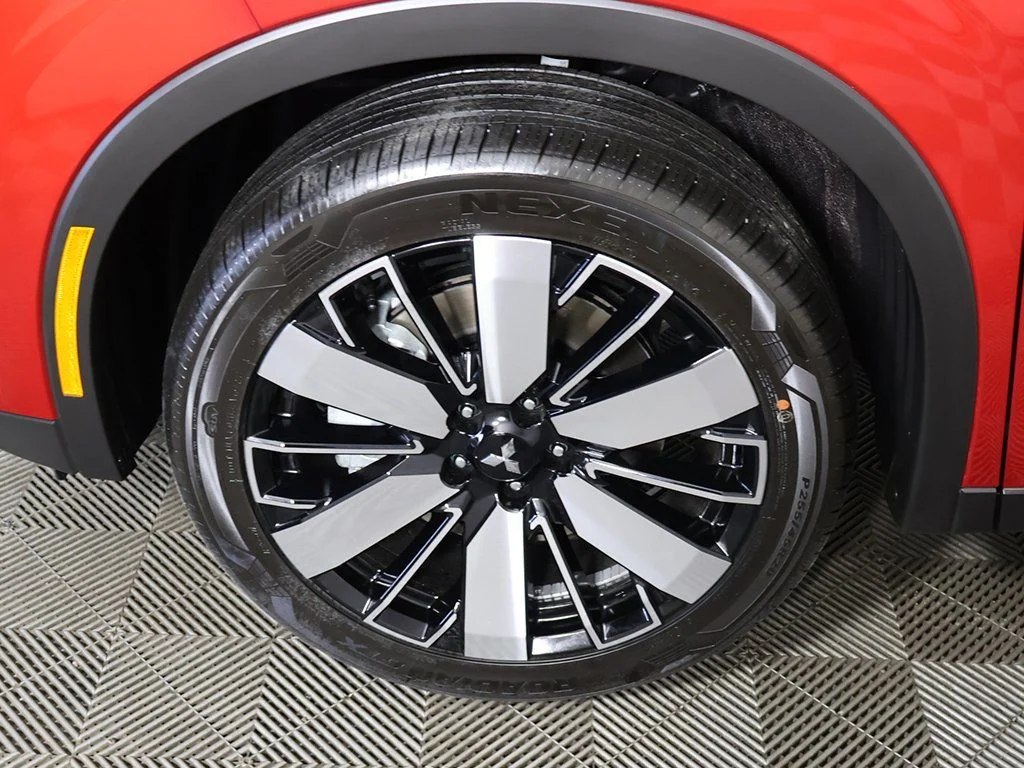 2025 Mitsubishi Outlander SE - Photo 22
