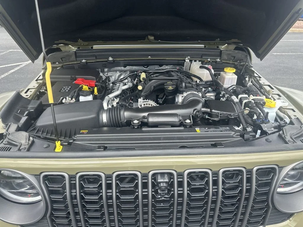 Used 2025 Green Jeep Mojave image 32