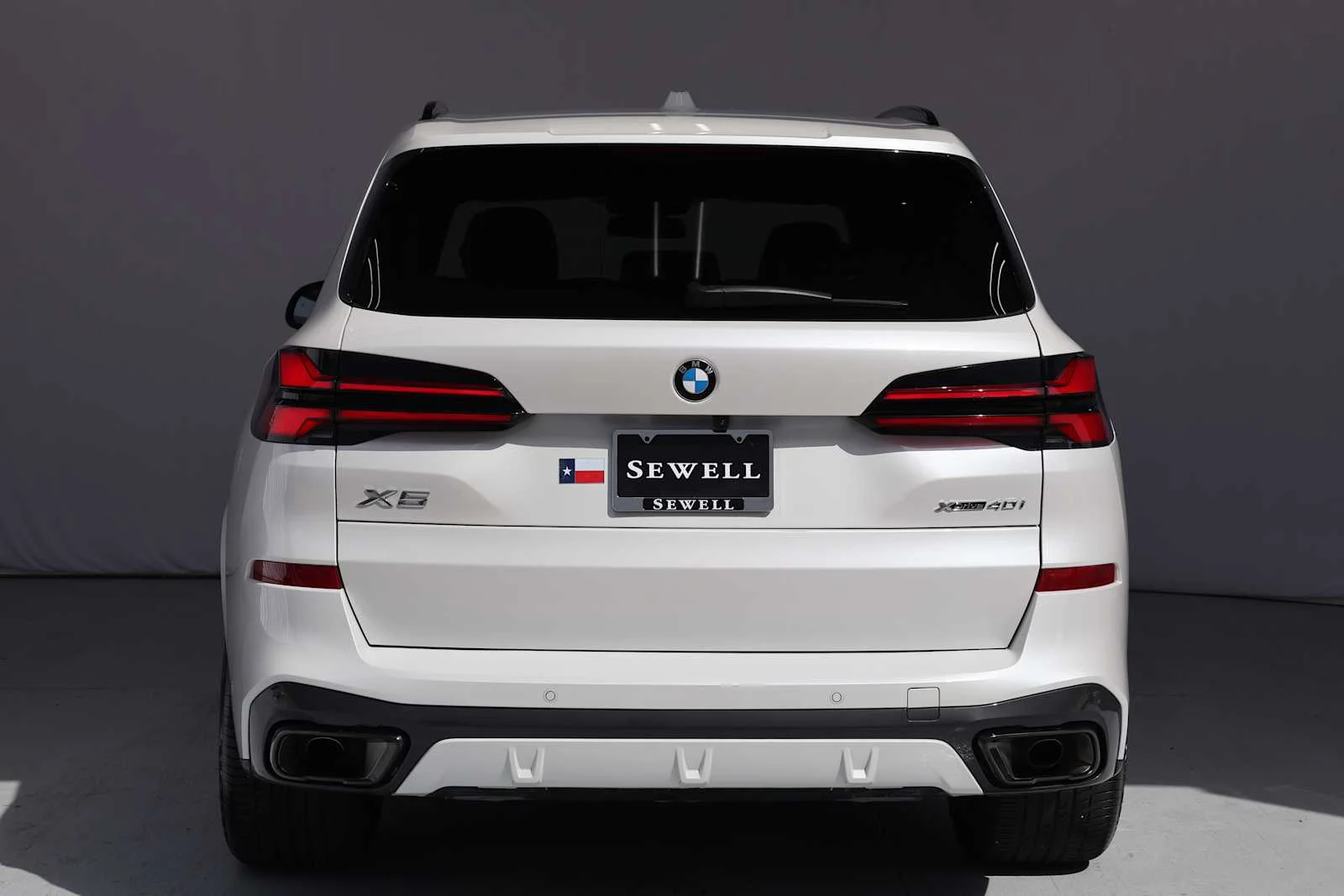 Certified Used 2026 Mineral White Metallic BMW xDrive40i image 5