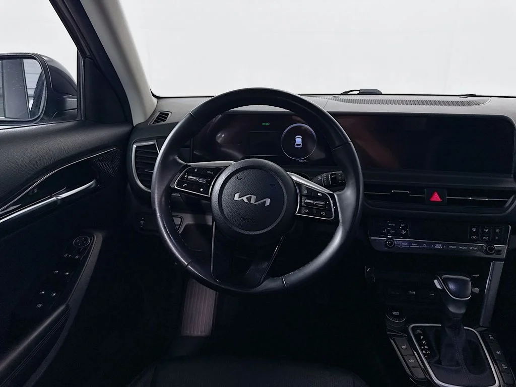 Used 2024 Gravity Gray Kia EX image 23