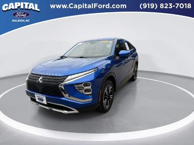 Used 2025 Blue Mitsubishi SE image 4