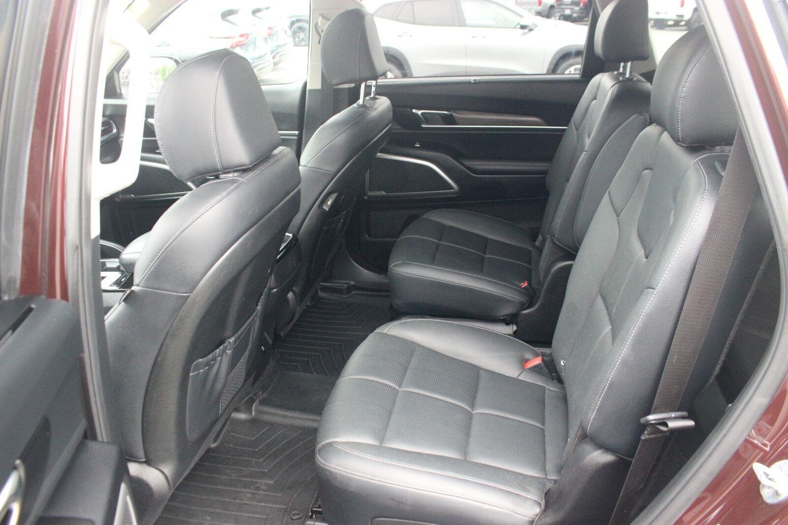 Used 2022 Red Kia EX image 34