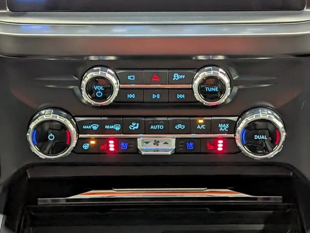 New 2027 Oxford White Ford F-350® Lariat® image 46
