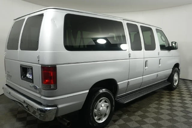 Used 2014 Ingot Silver Metallic Ford XLT image 3