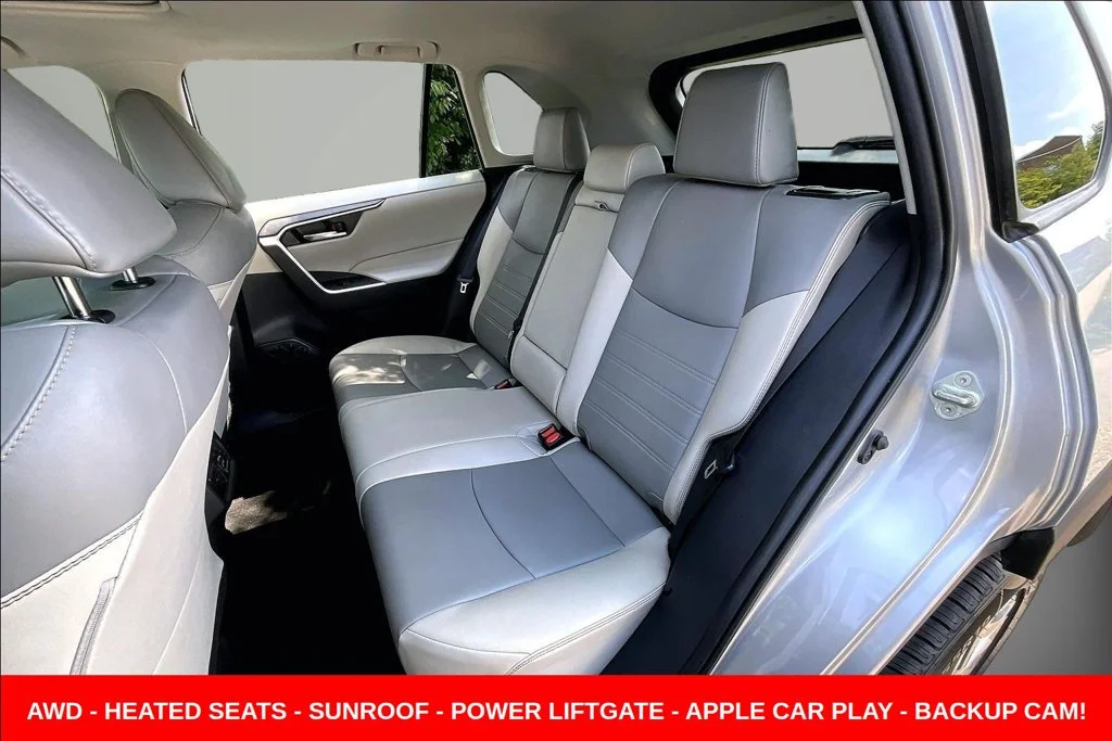 Used 2021 Silver Toyota XLE Premium image 26