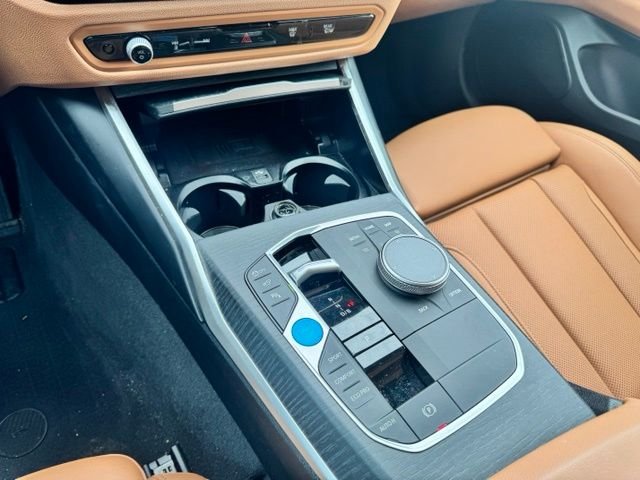 Used 2025 White BMW xDrive40 image 32