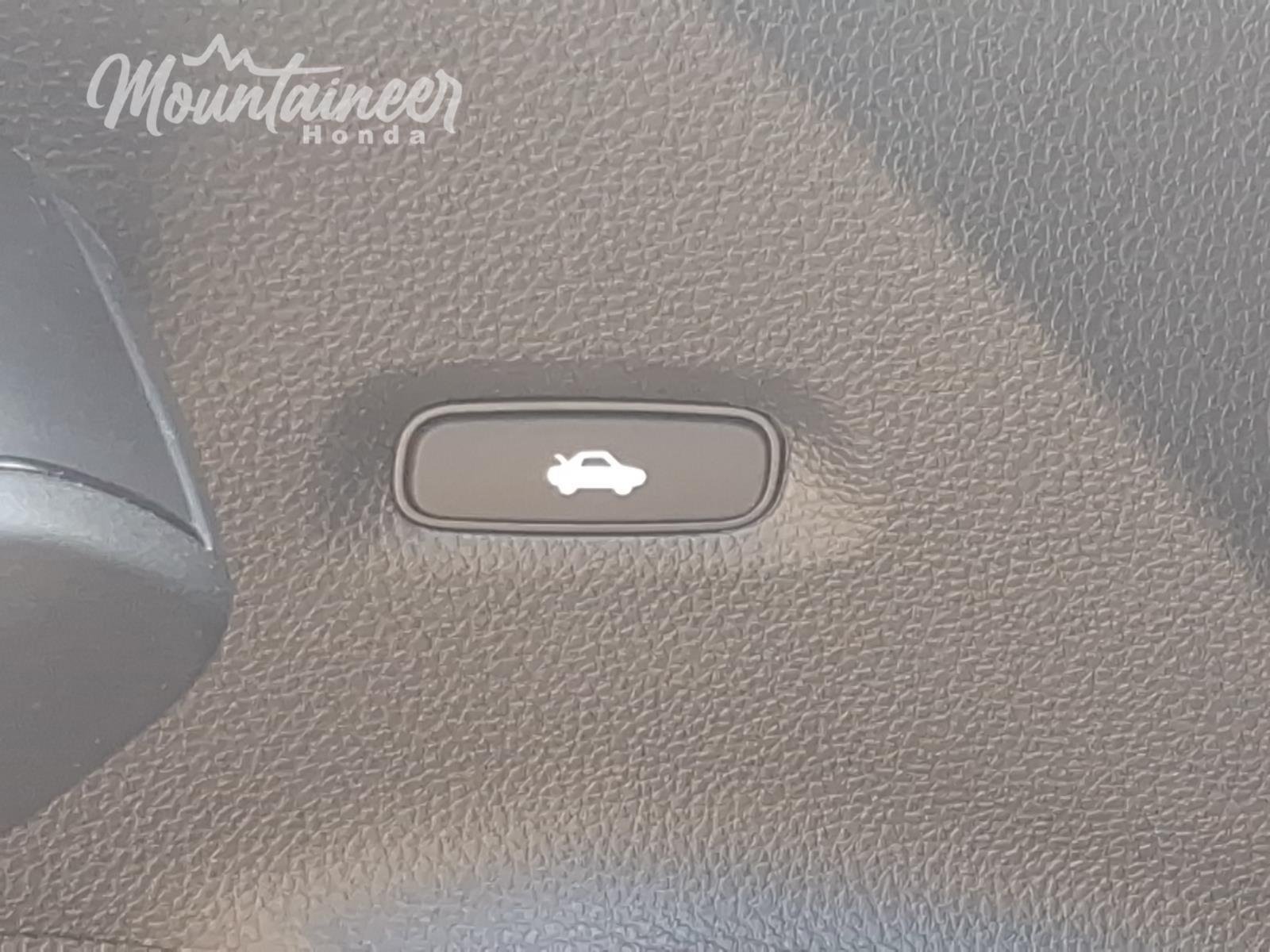 Used 2025 Meteorite Gray Metallic Honda LX image 22