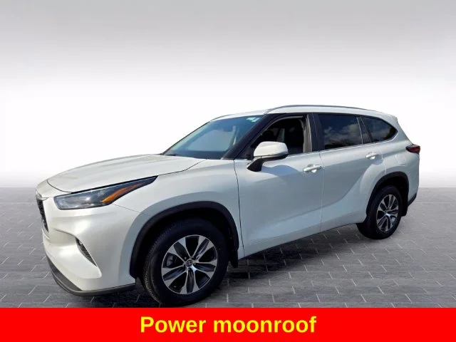 Used 2023 Beige Toyota XLE image 4