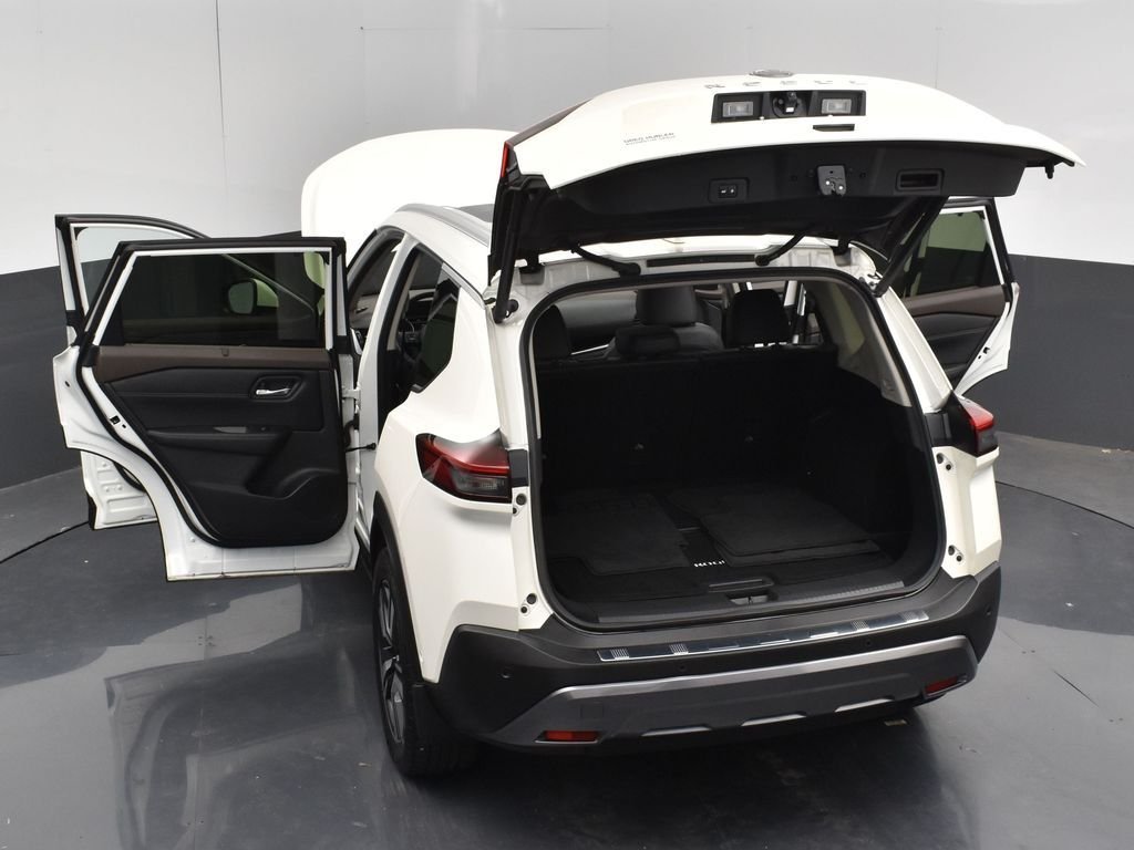Used 2023 White Nissan SL image 7