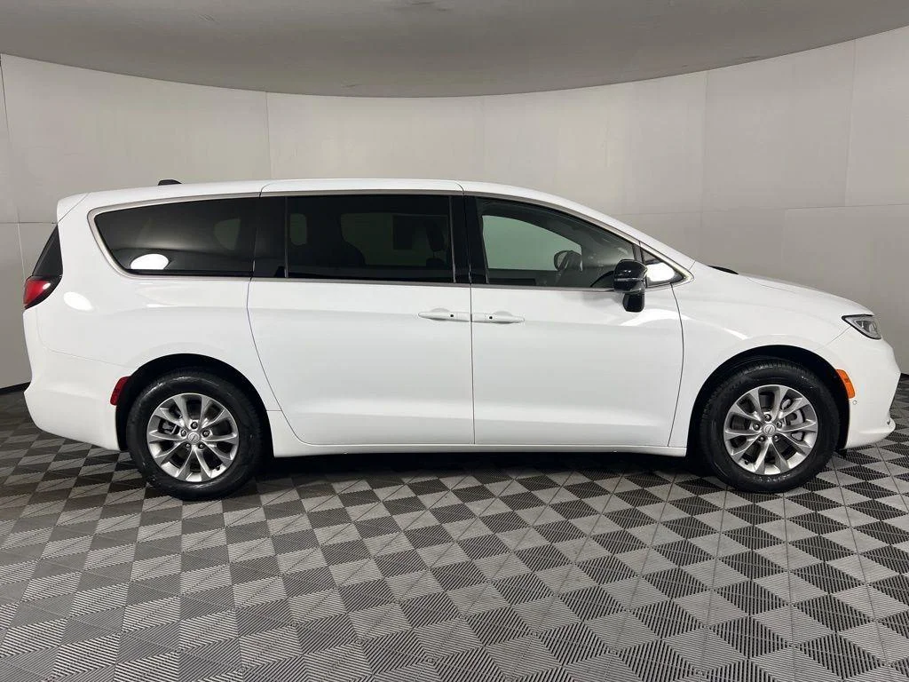 Used 2026 Bright White Clearcoat Chrysler Select image 10