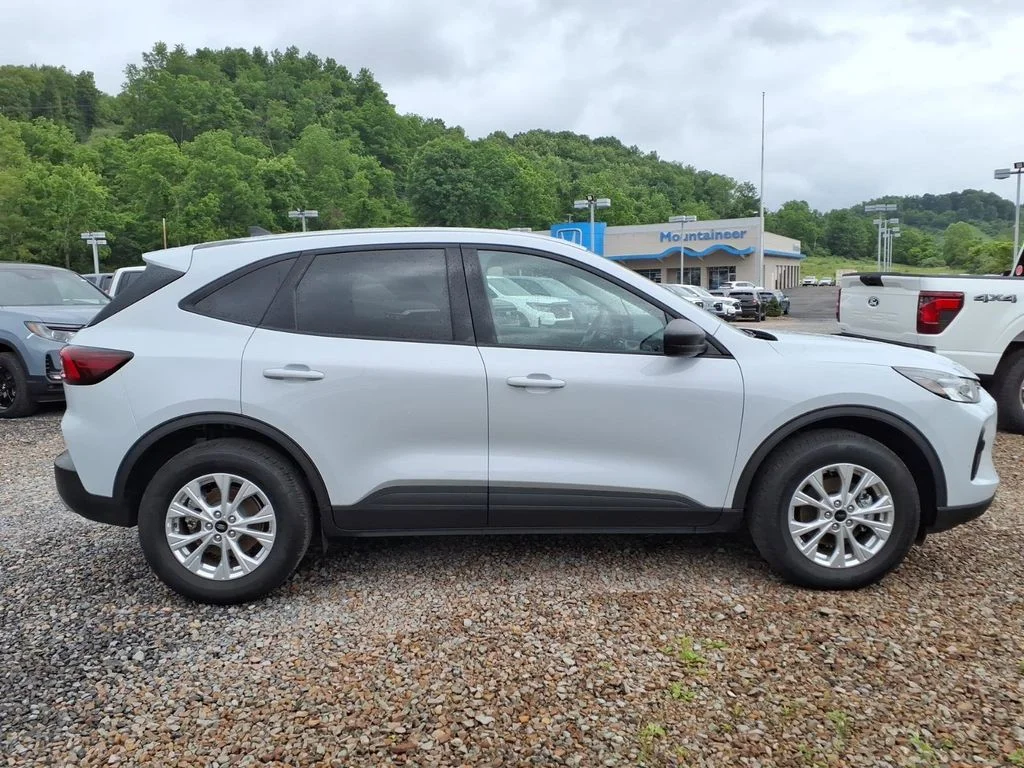 Used 2025 Silver Ford Active image 8