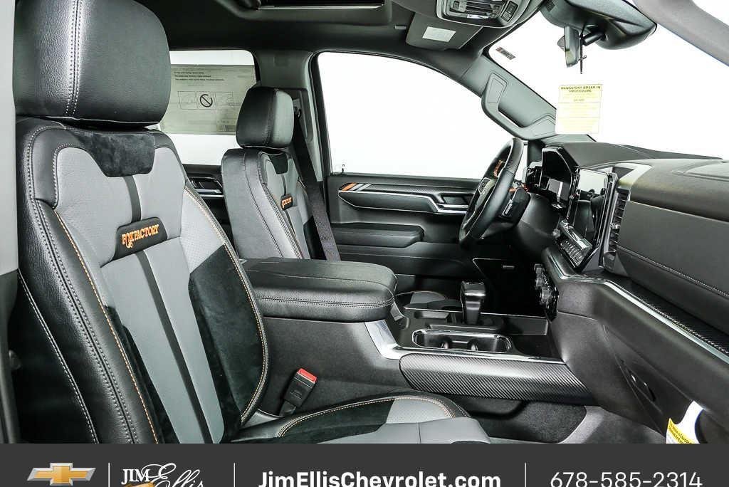 New 2025 Summit White Chevrolet RST image 24