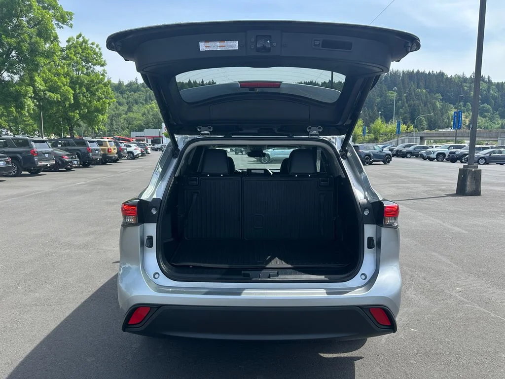 Used 2023 Silver Toyota XLE image 11