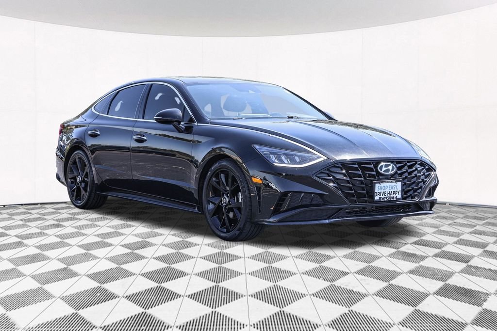Used 2021 Black Hyundai SEL Plus image 9