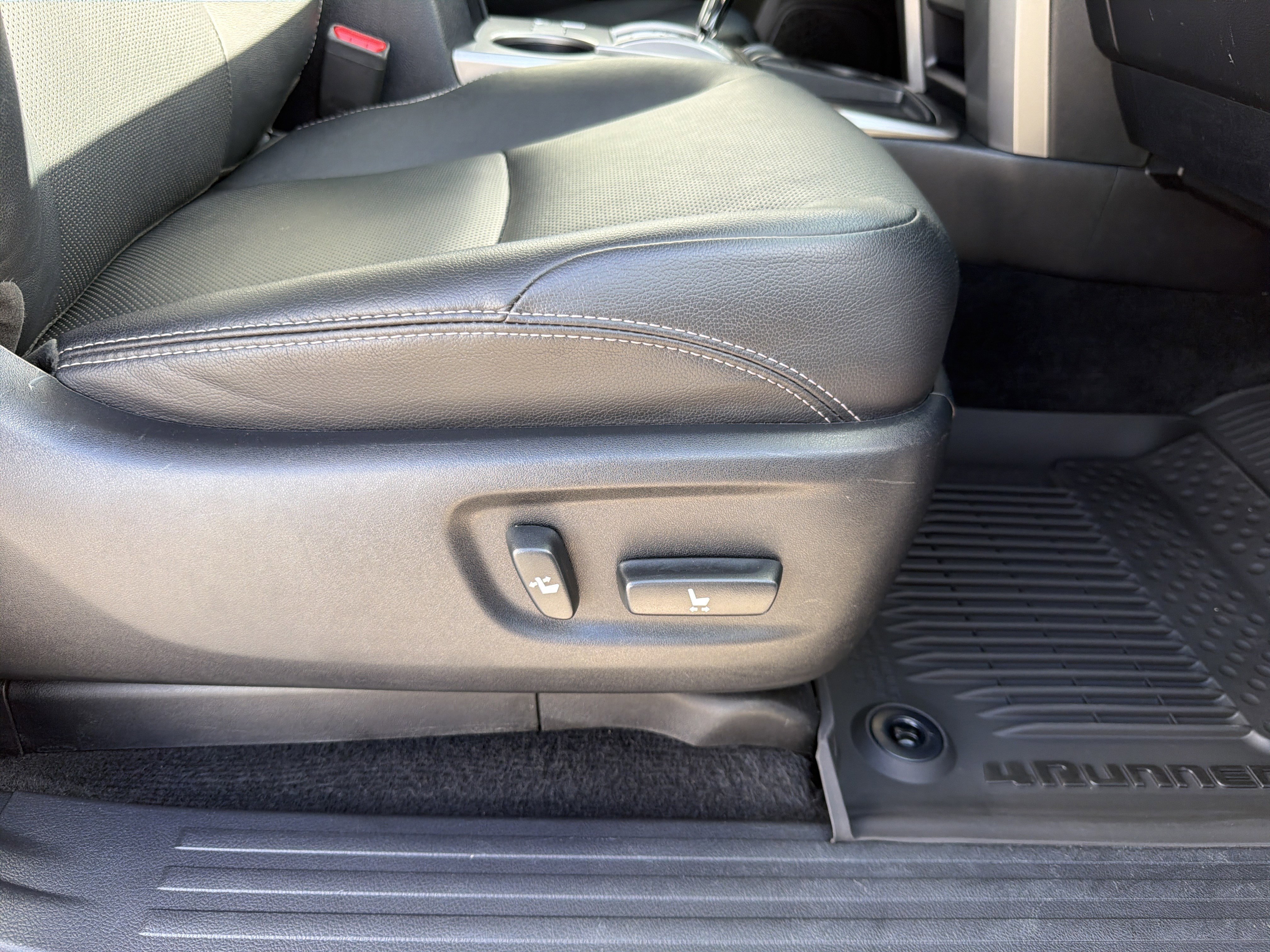 2022 Toyota 4Runner Limited - Photo 27