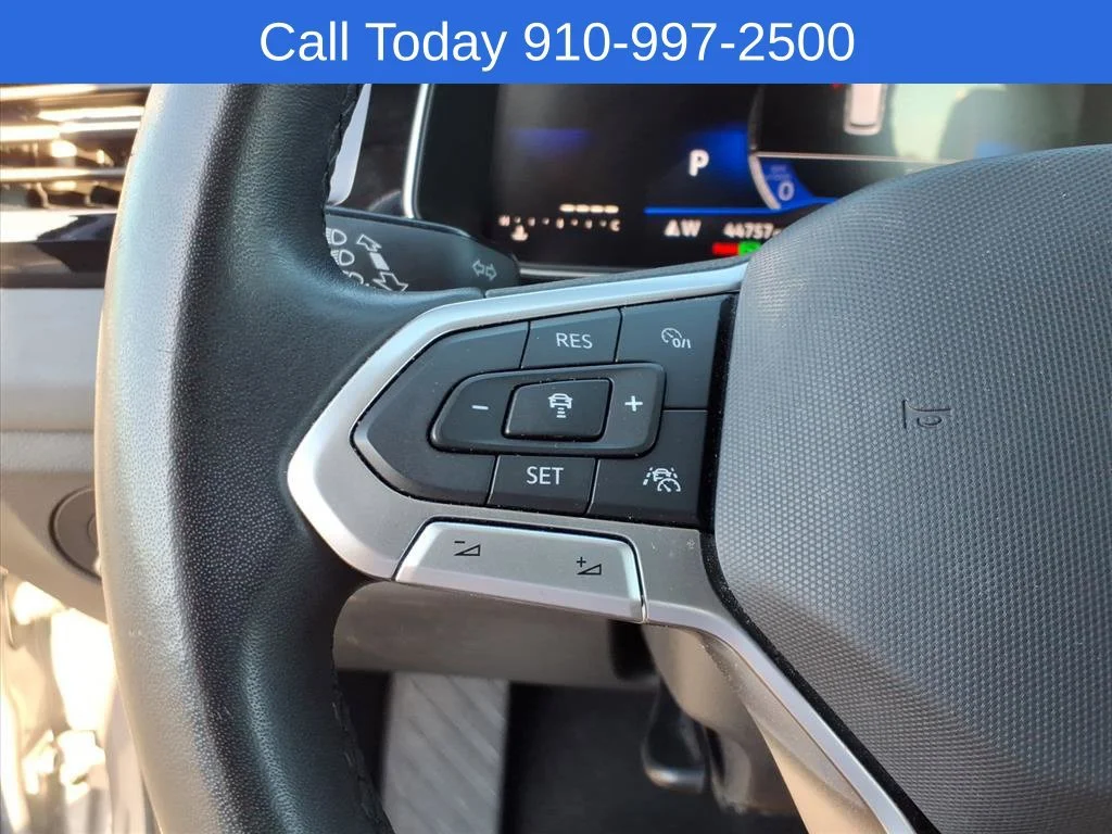 Used 2025 Silver Volkswagen SE image 19