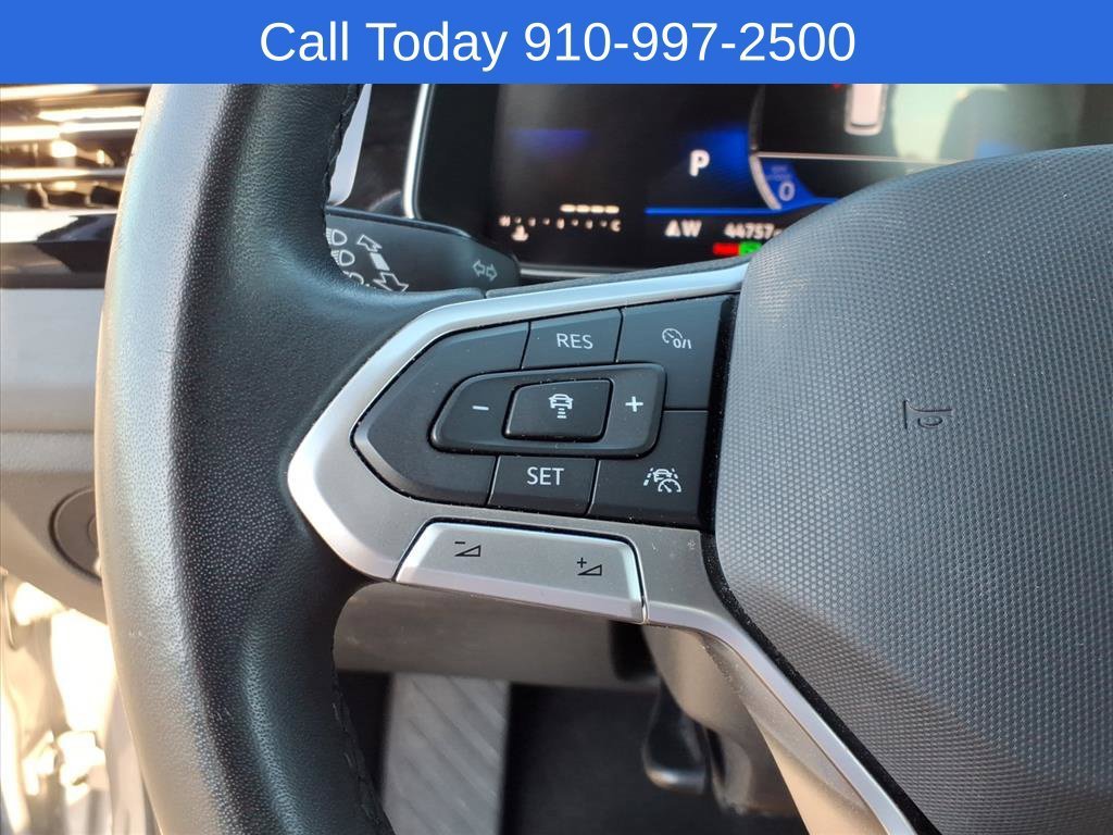Used 2025 Silver Volkswagen SE image 19