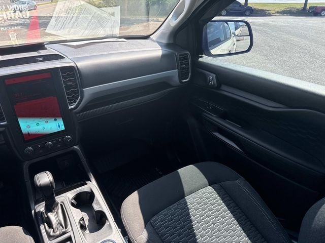 Used 2025 Beige Ford XL image 18