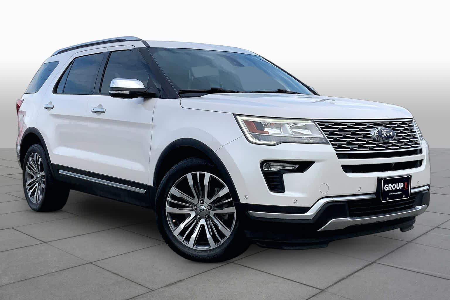 Used 2019 White Platinum Metallic Tri-Coat Ford Platinum image 3