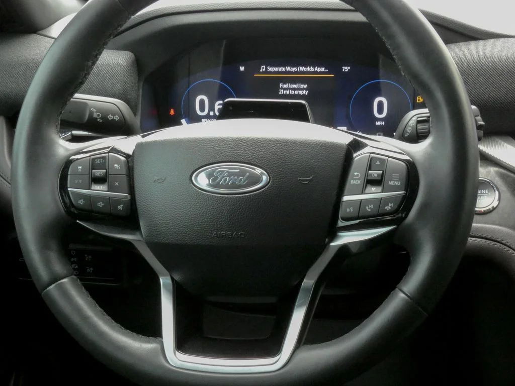 Used 2025 Gray Ford Platinum image 10