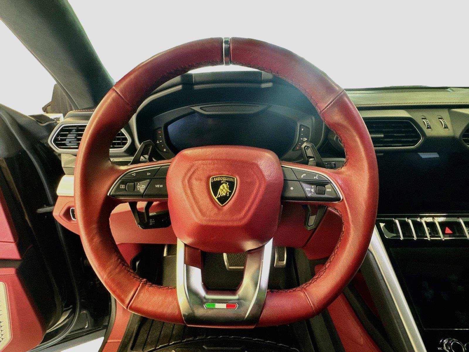 Used 2020 Nero Helene Metallic Lamborghini Base image 13