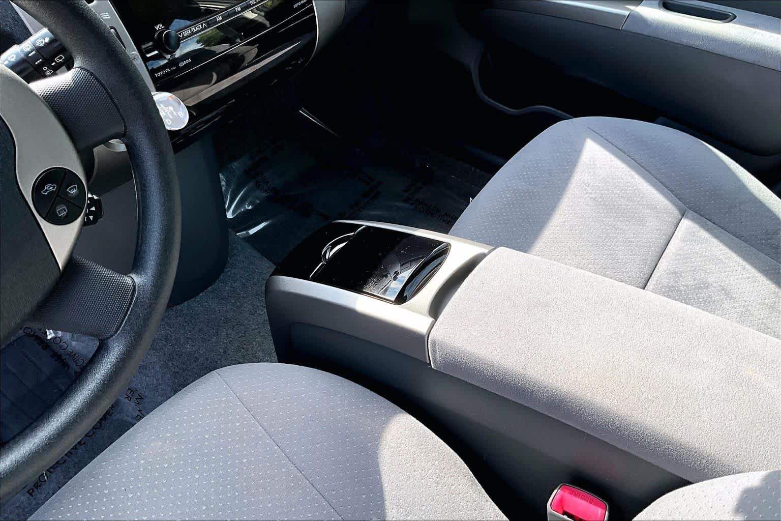 Used 2008 Classic Silver Metallic Toyota  image 16