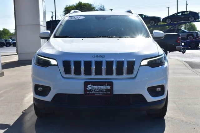 Used 2021 White Jeep Latitude Lux image 3