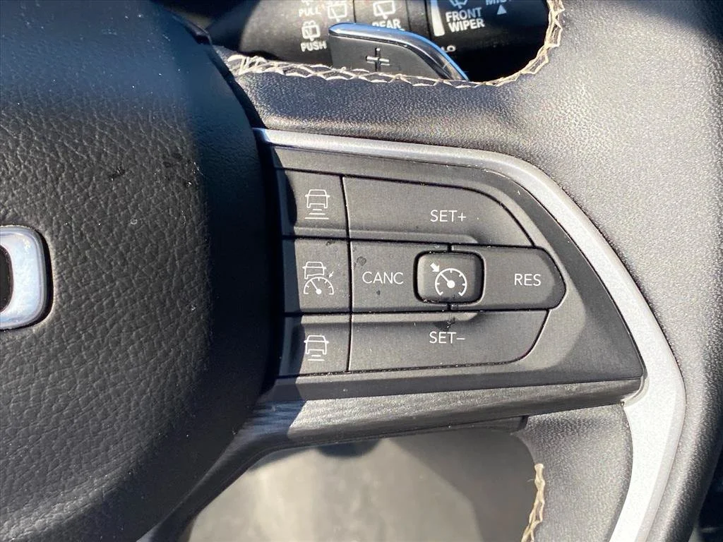 Used 2024 Diamond Black Crystal Pearlcoat Jeep Altitude X image 17