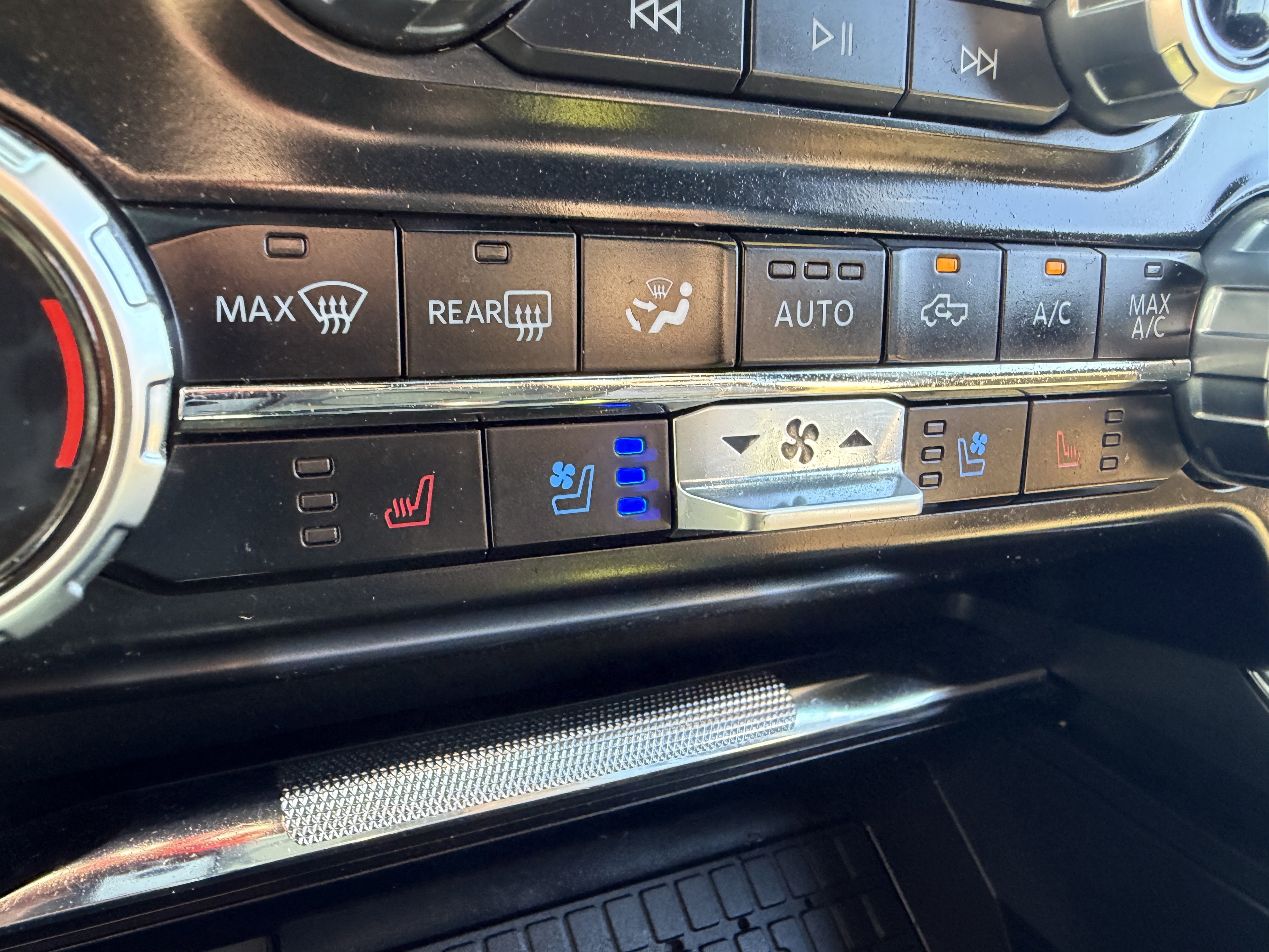 Used 2023 Oxford White Ford LARIAT image 46