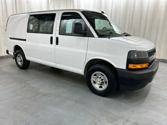 2022 Chevrolet Express 2500 Work Van HD's photo