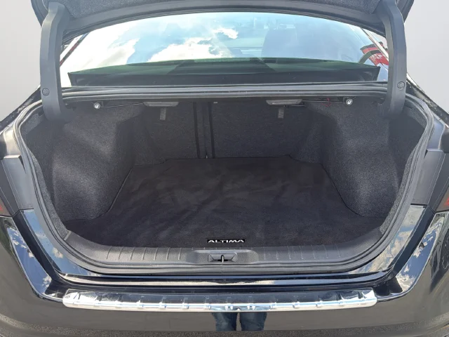 Used 2021 Black Nissan 2.5 Platinum image 35