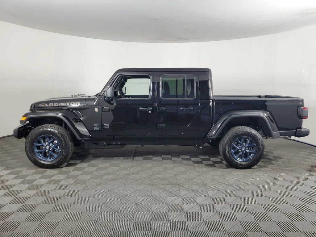New 2026 Black Clear-Coat Exterior Paint Jeep 85th Anniversary Edition image 7
