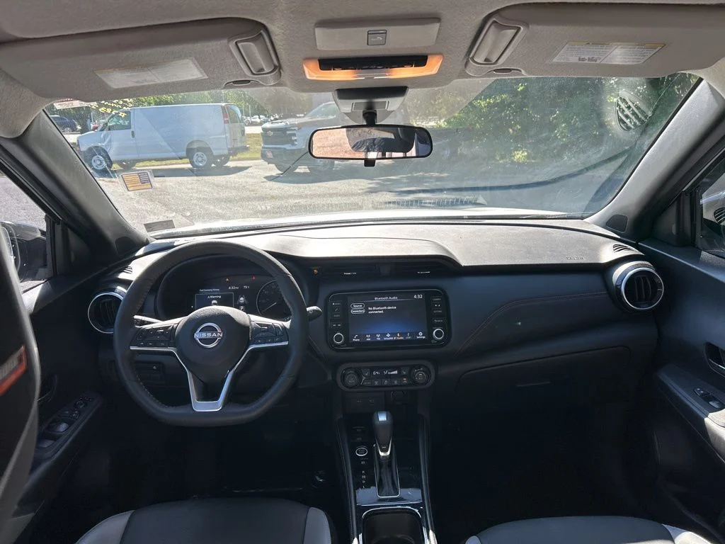 Used 2023 White Nissan SR image 23