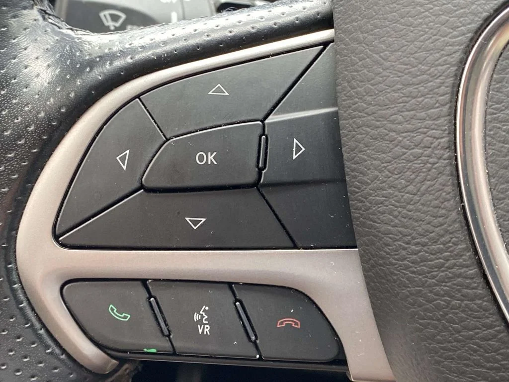 Used 2020 Blue Dodge SXT Plus image 31