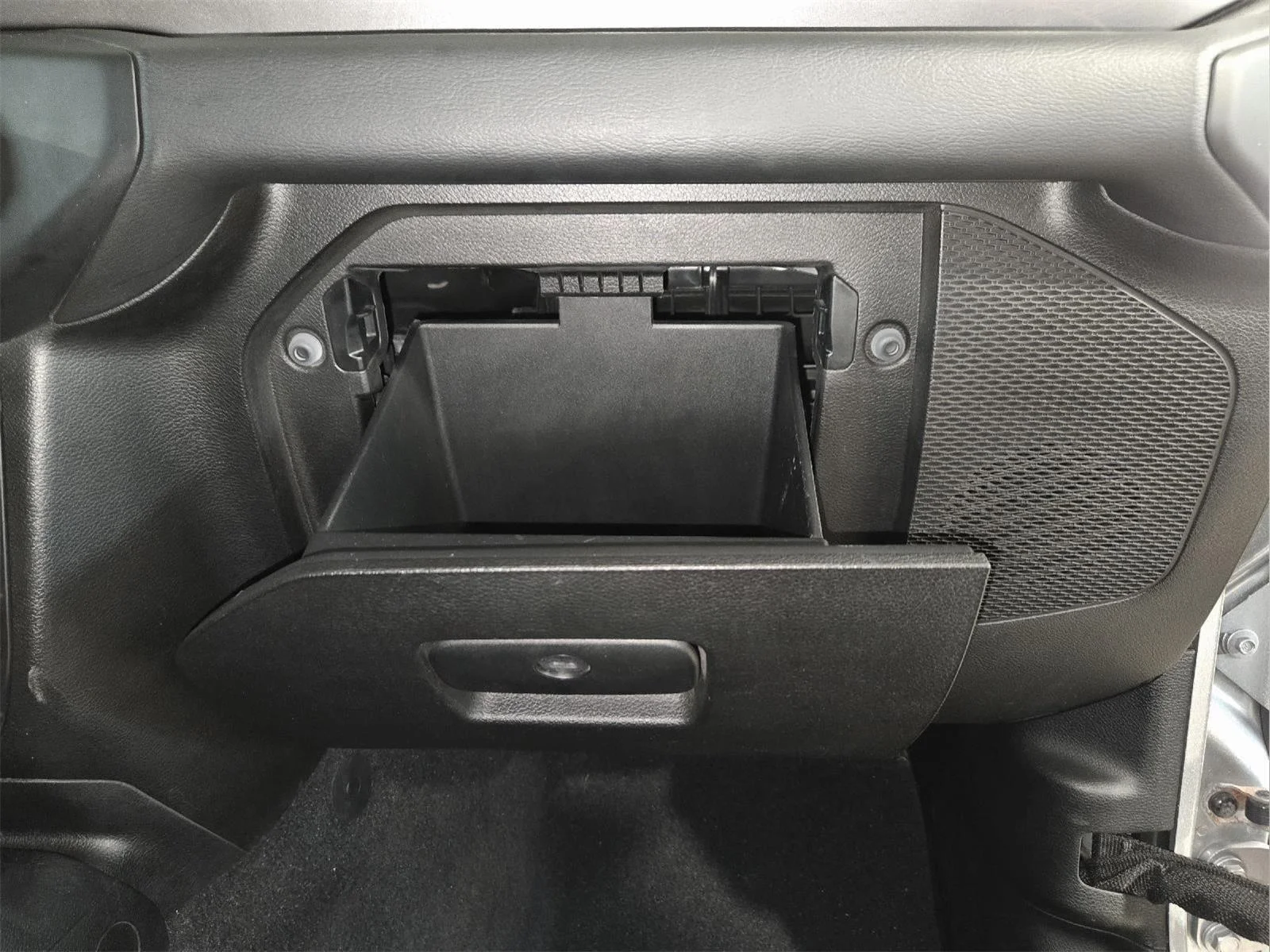 Used 2020 Billet Silver Metallic Jeep Sahara image 44