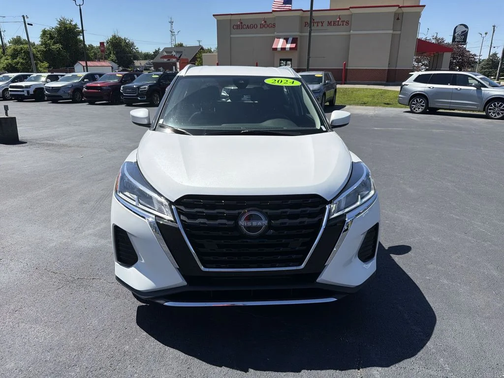 Used 2024 White Nissan SV image 10