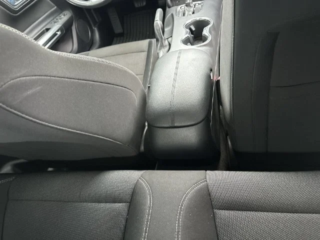 Used 2016 White Ford V6 image 23